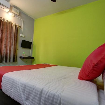 Oyo 30971 Gm Grande Hotel Mudukarai Kültér fotó