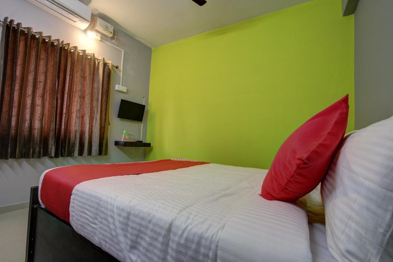Oyo 30971 Gm Grande Hotel Mudukarai Kültér fotó