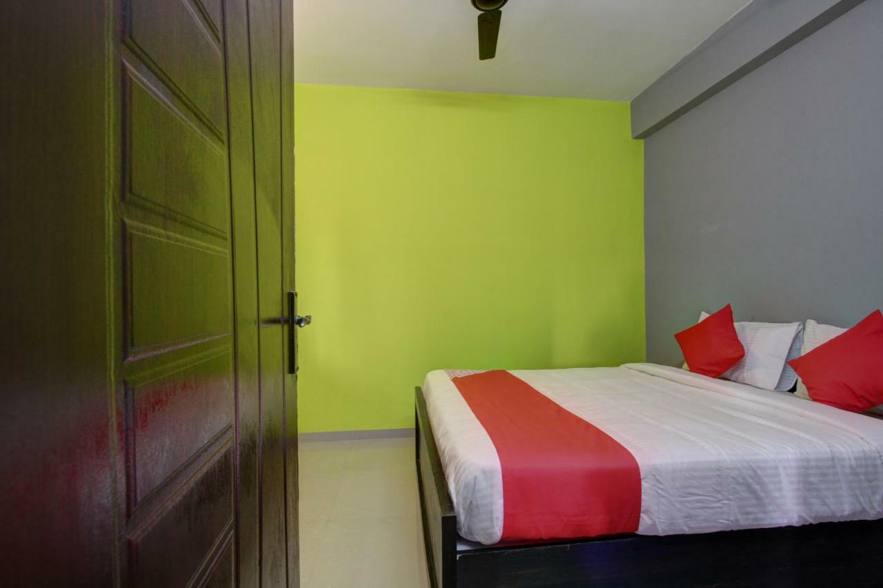 Oyo 30971 Gm Grande Hotel Mudukarai Kültér fotó